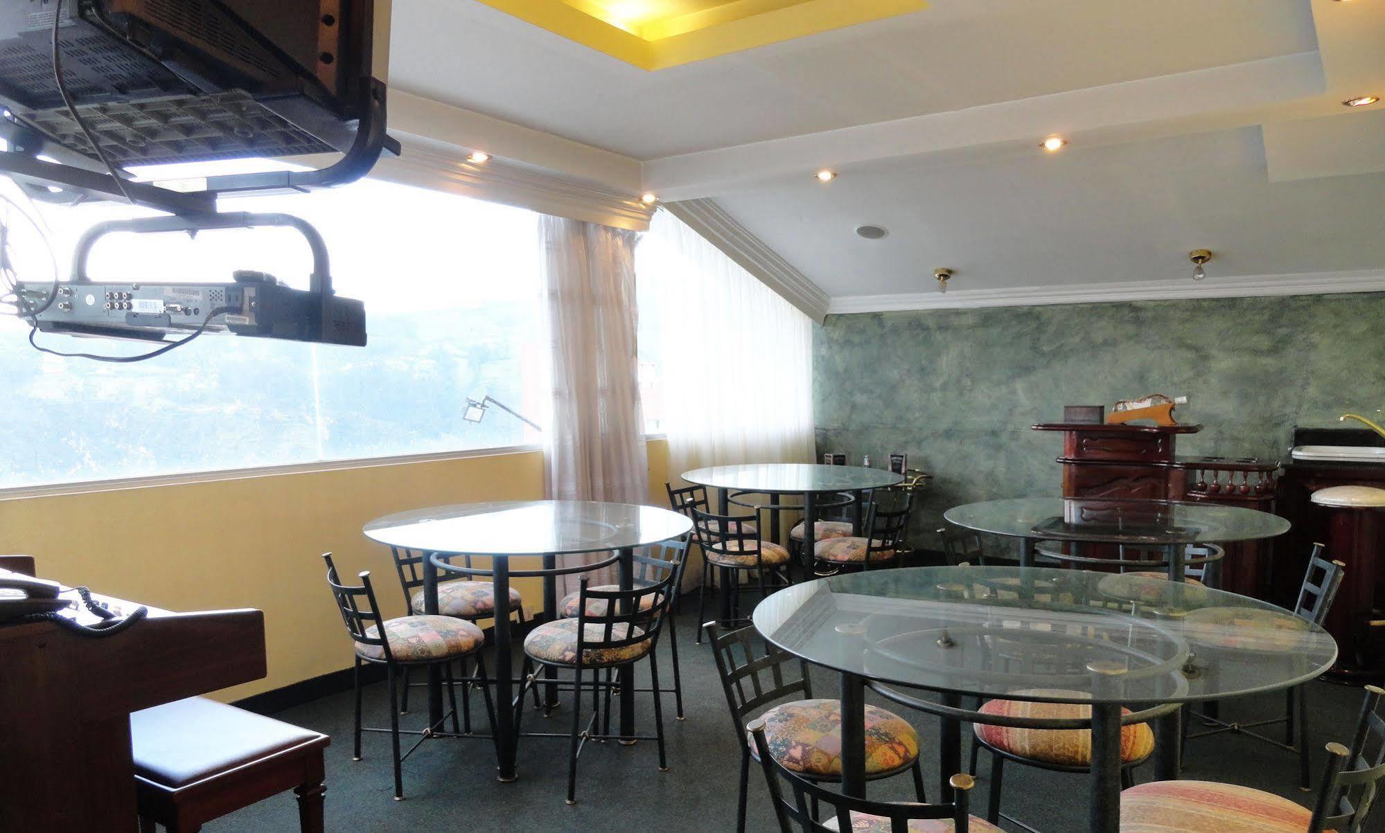 Hotel Suites Gonzalez Suarez Quito Exterior photo