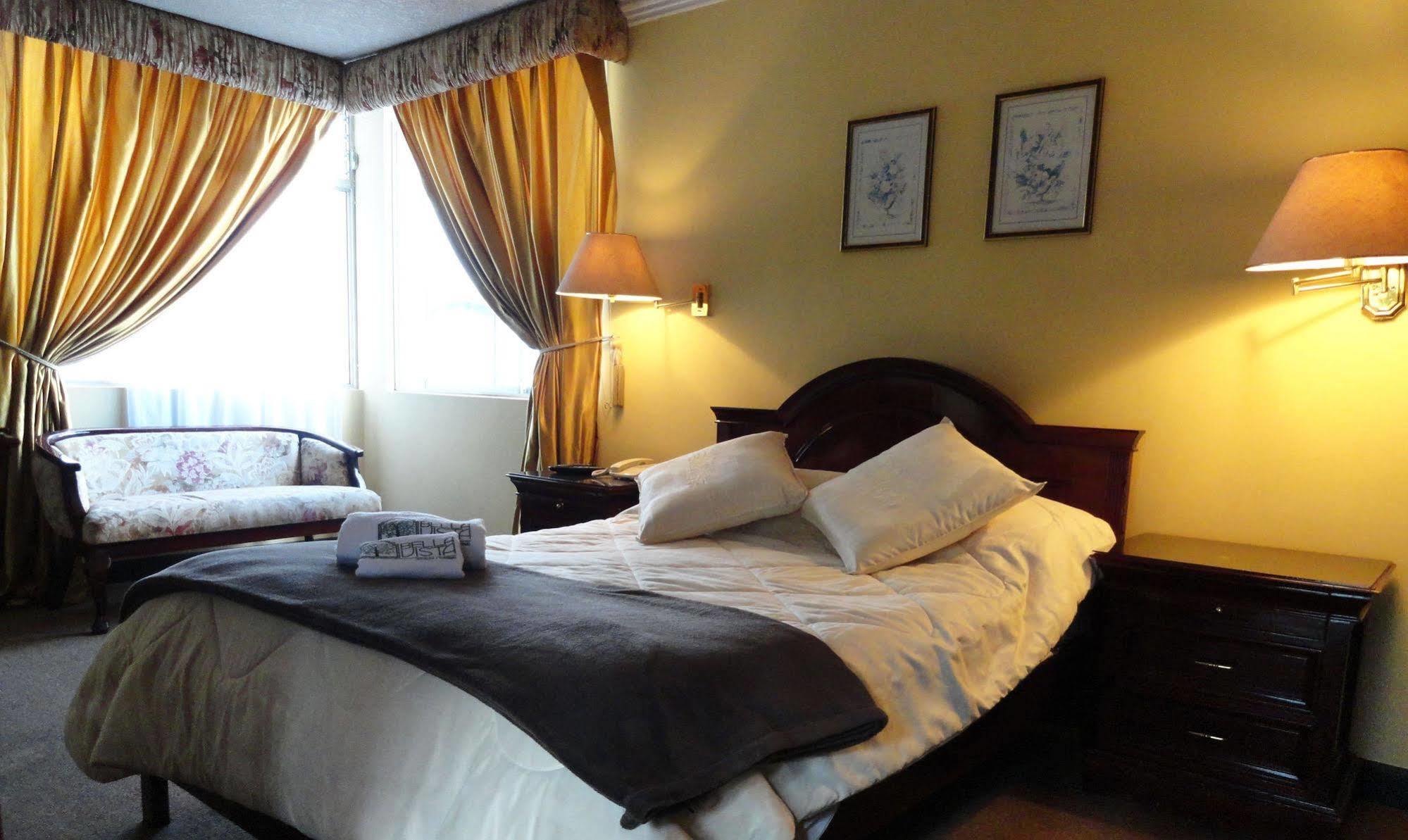 Hotel Suites Gonzalez Suarez Quito Exterior photo